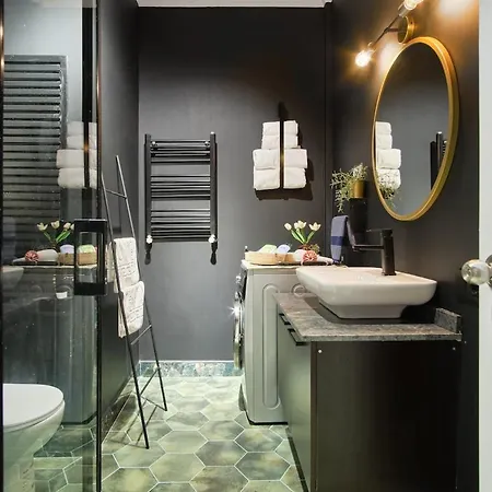 Cozy Penthouse With The Balcony Isztambul