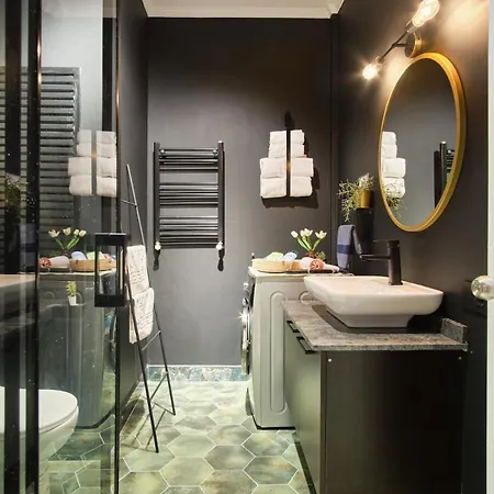 شقة Cozy Penthouse With The Balcony اسطنبول
