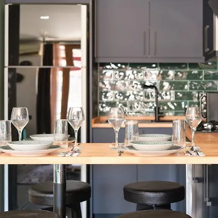 شقة Cozy Penthouse With The Balcony *